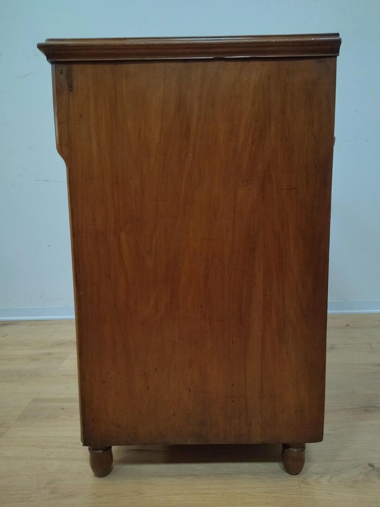 Walnut panelled sideboard with circular panelling, mid-19th century 17