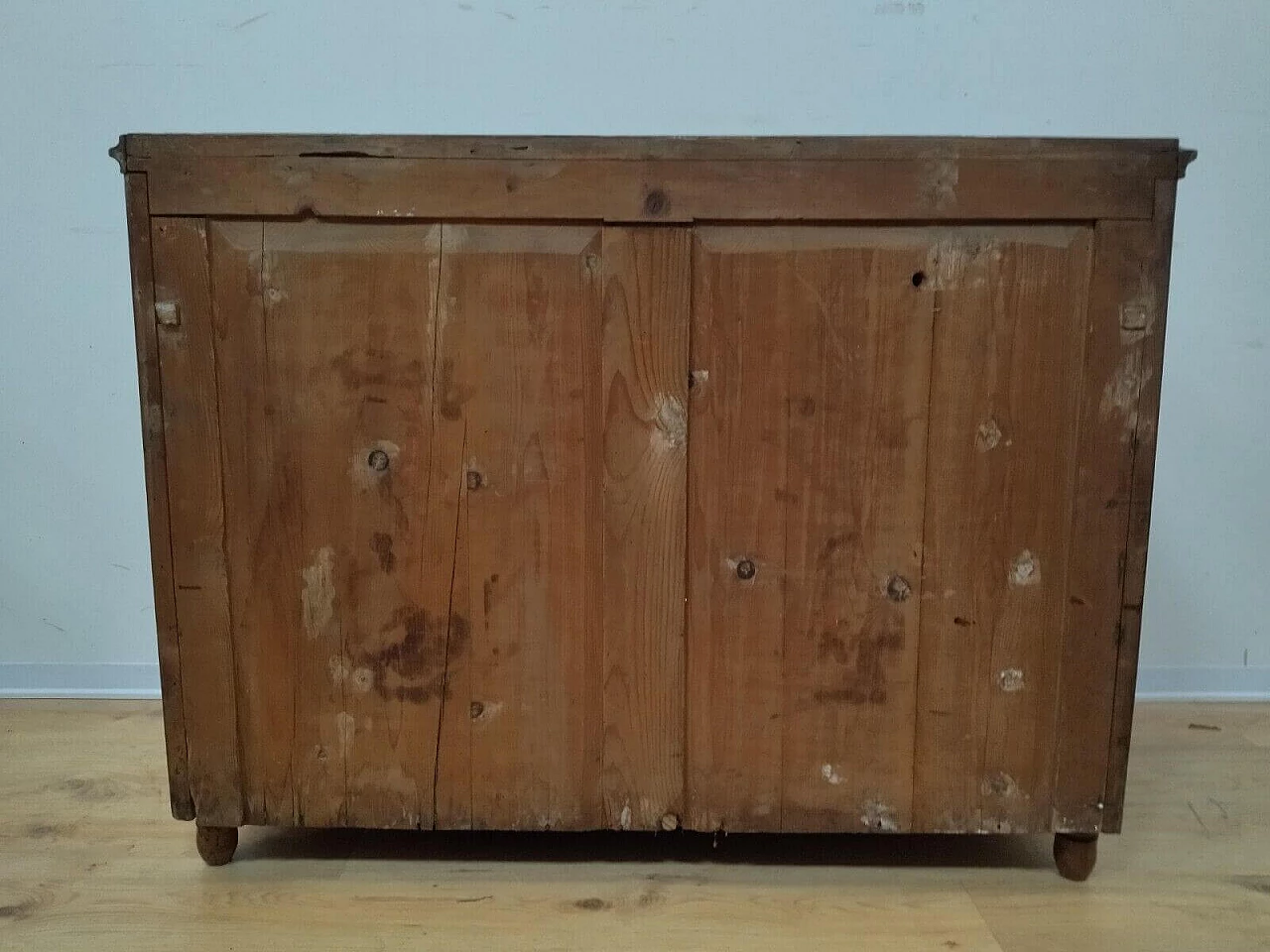 Walnut panelled sideboard with circular panelling, mid-19th century 18