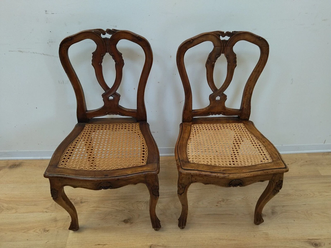 Pair of Barocchetto style walnut and Vienna straw chairs, early 20th century 2