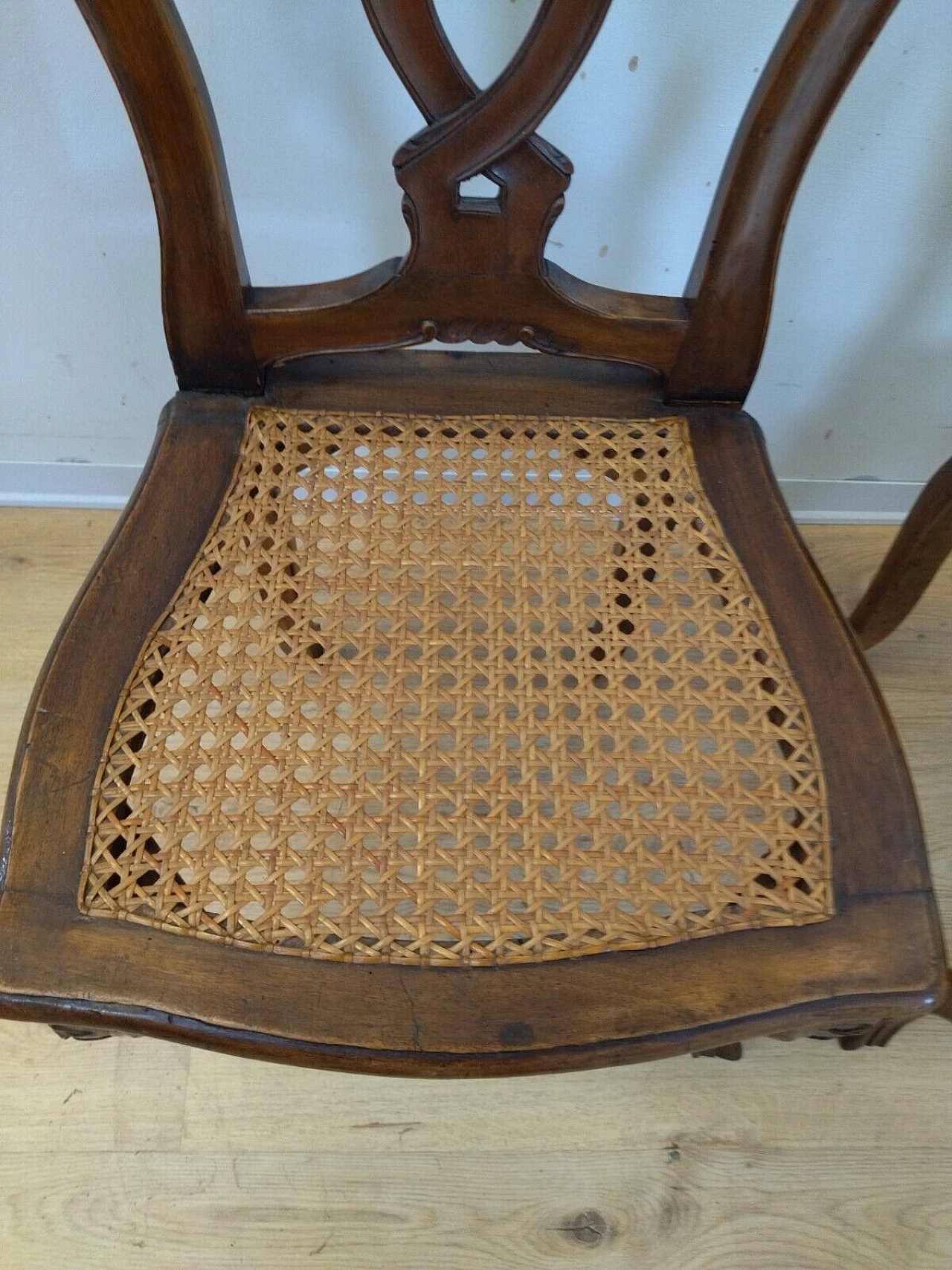 Pair of Barocchetto style walnut and Vienna straw chairs, early 20th century 3