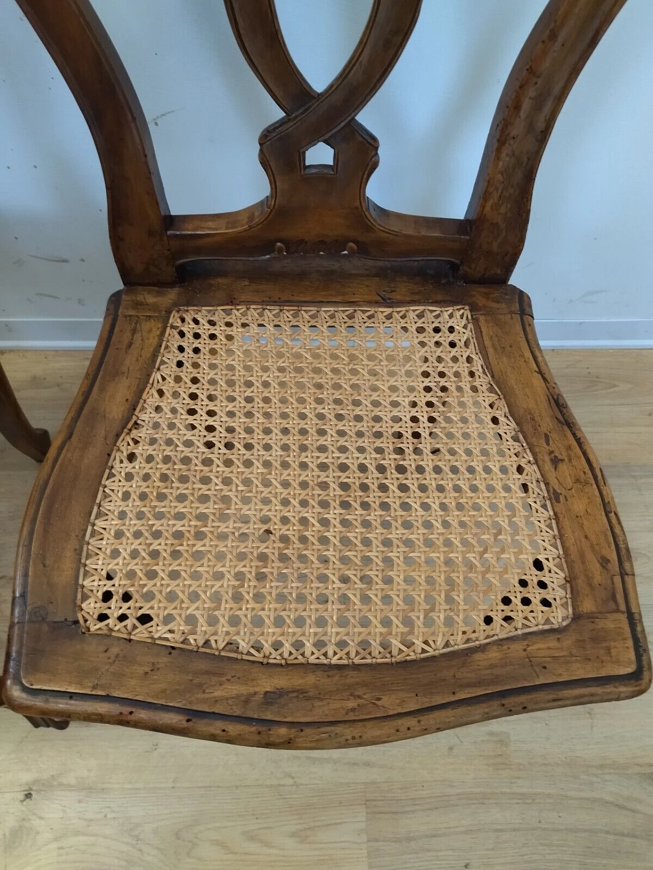 Pair of Barocchetto style walnut and Vienna straw chairs, early 20th century 4