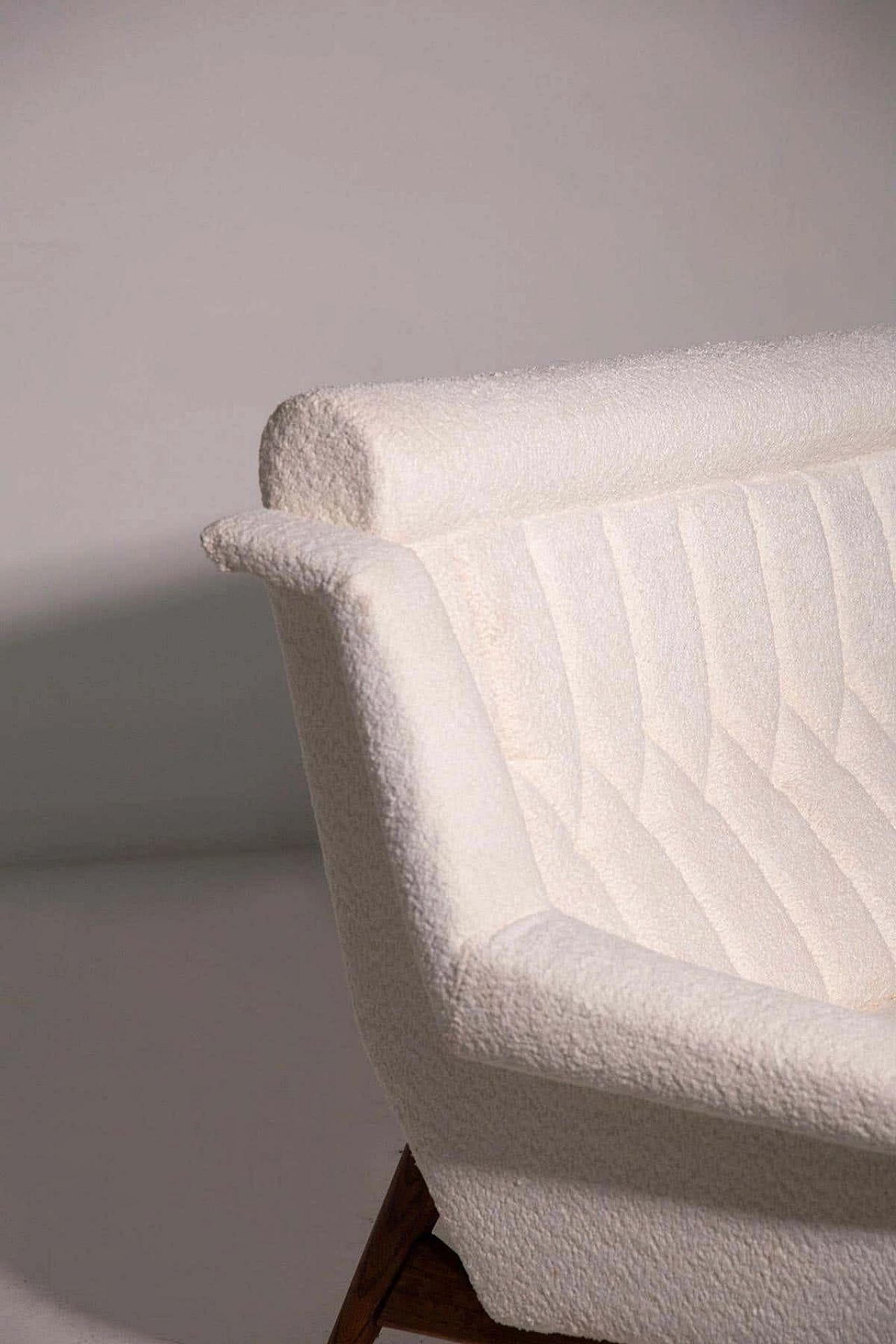 Danish white bouclé sofa with wooden legs, 1950s 2