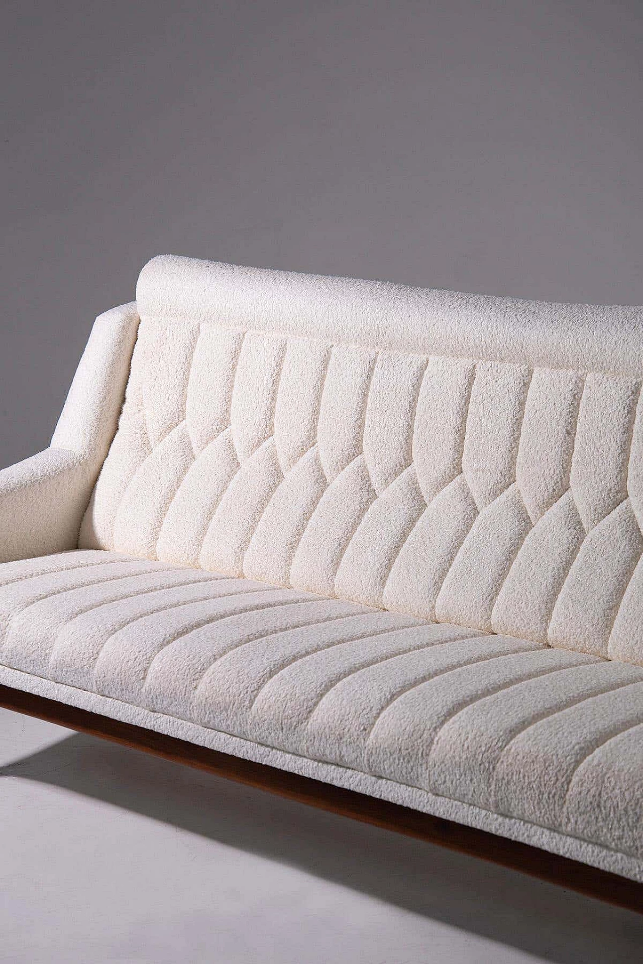 Danish white bouclé sofa with wooden legs, 1950s 4