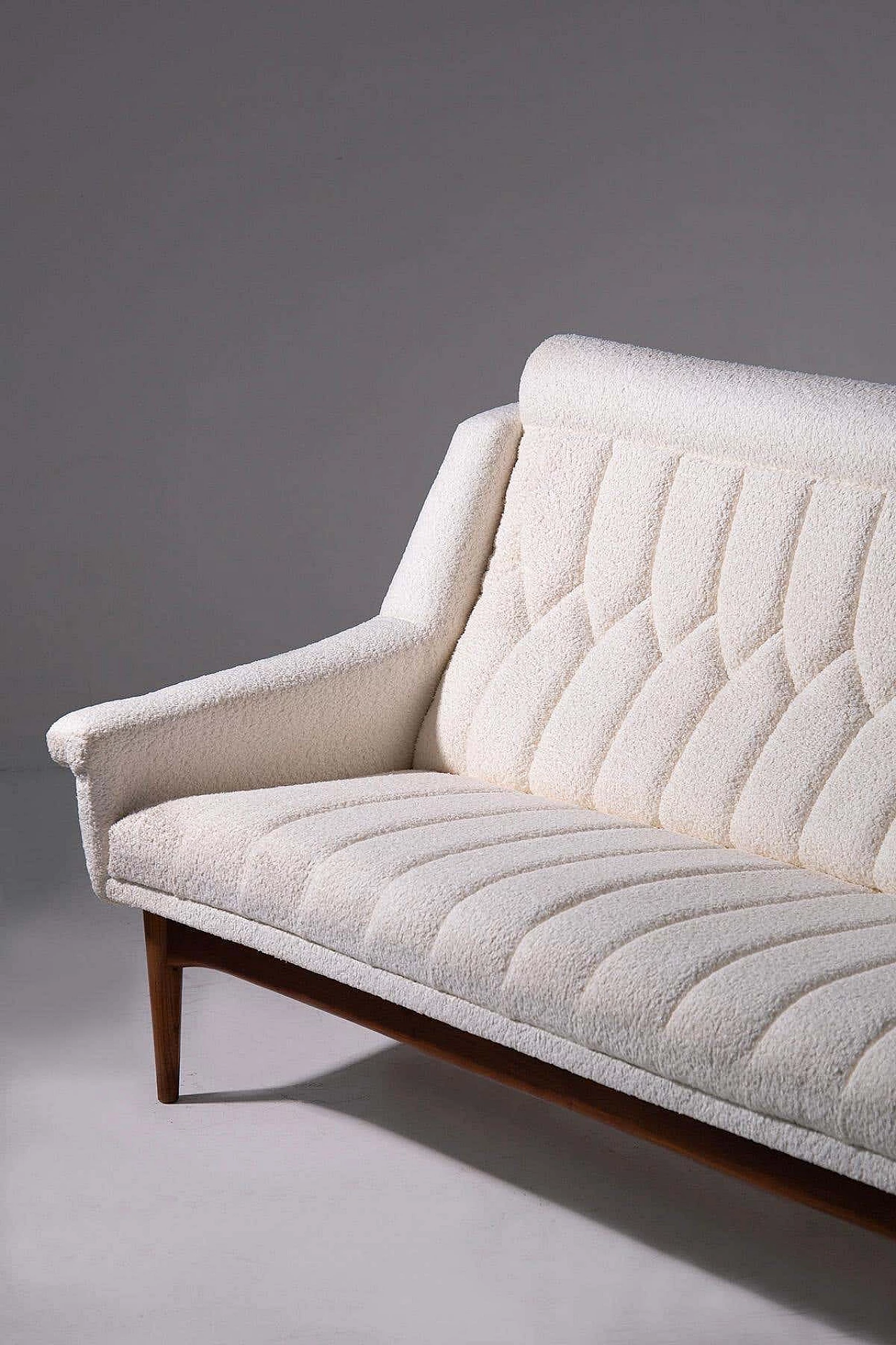 Danish white bouclé sofa with wooden legs, 1950s 5