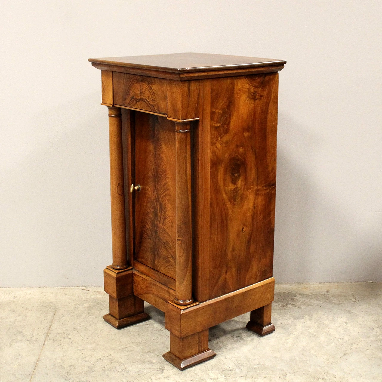 Empire walnut bedside table, early 19th century 2