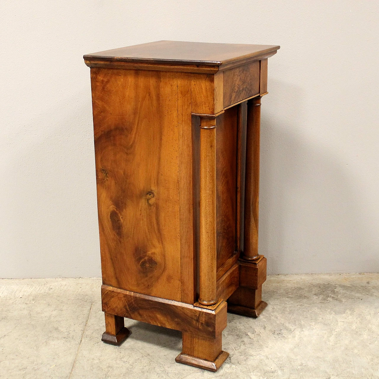 Empire walnut bedside table, early 19th century 7