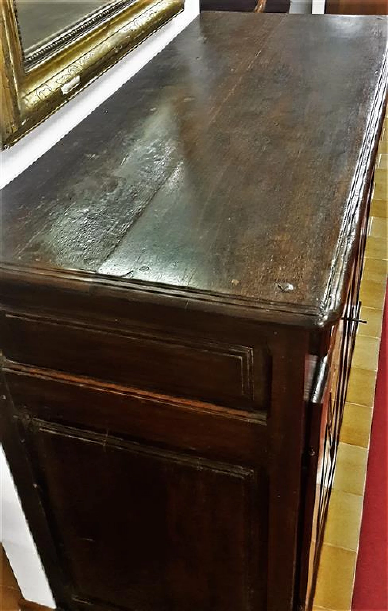 Walnut sideboard with two drawers and doors, early 18th century 6