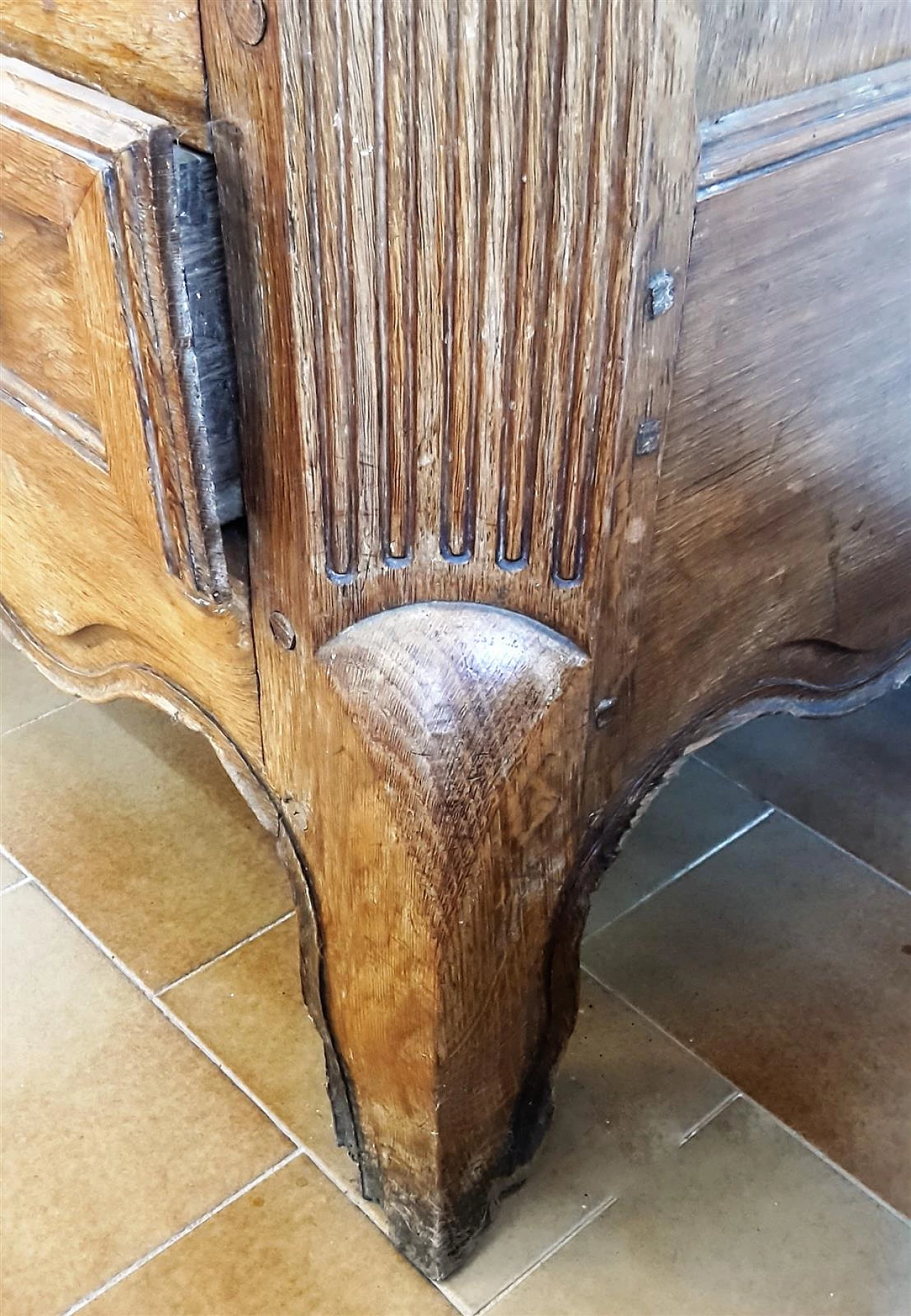 Provençal oak three-door wardrobe, late 18th century 4