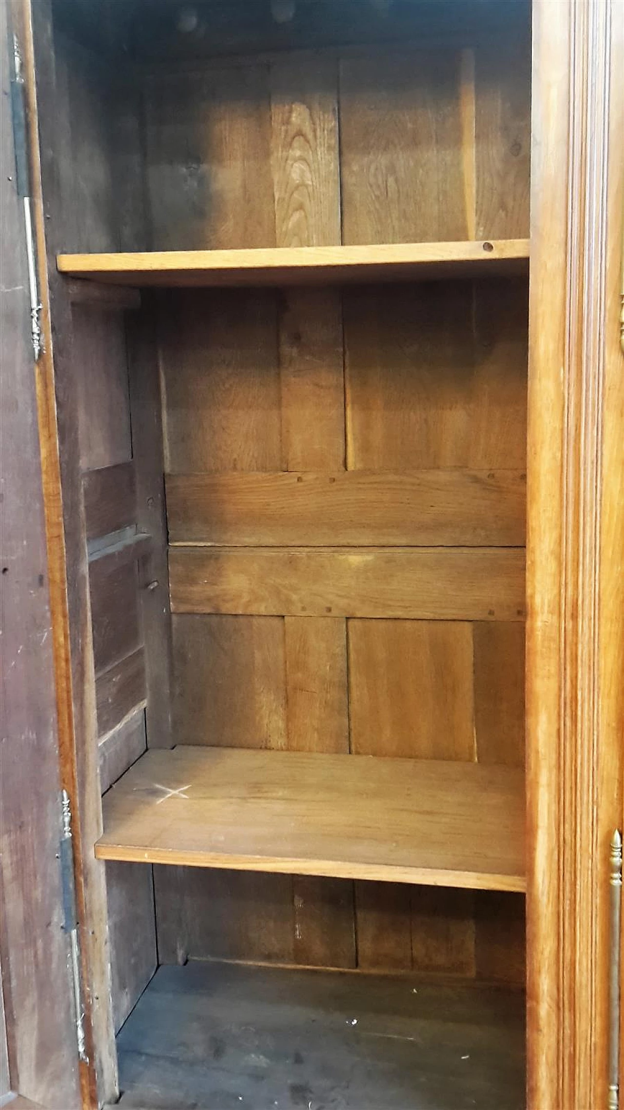 Provençal oak three-door wardrobe, late 18th century 7