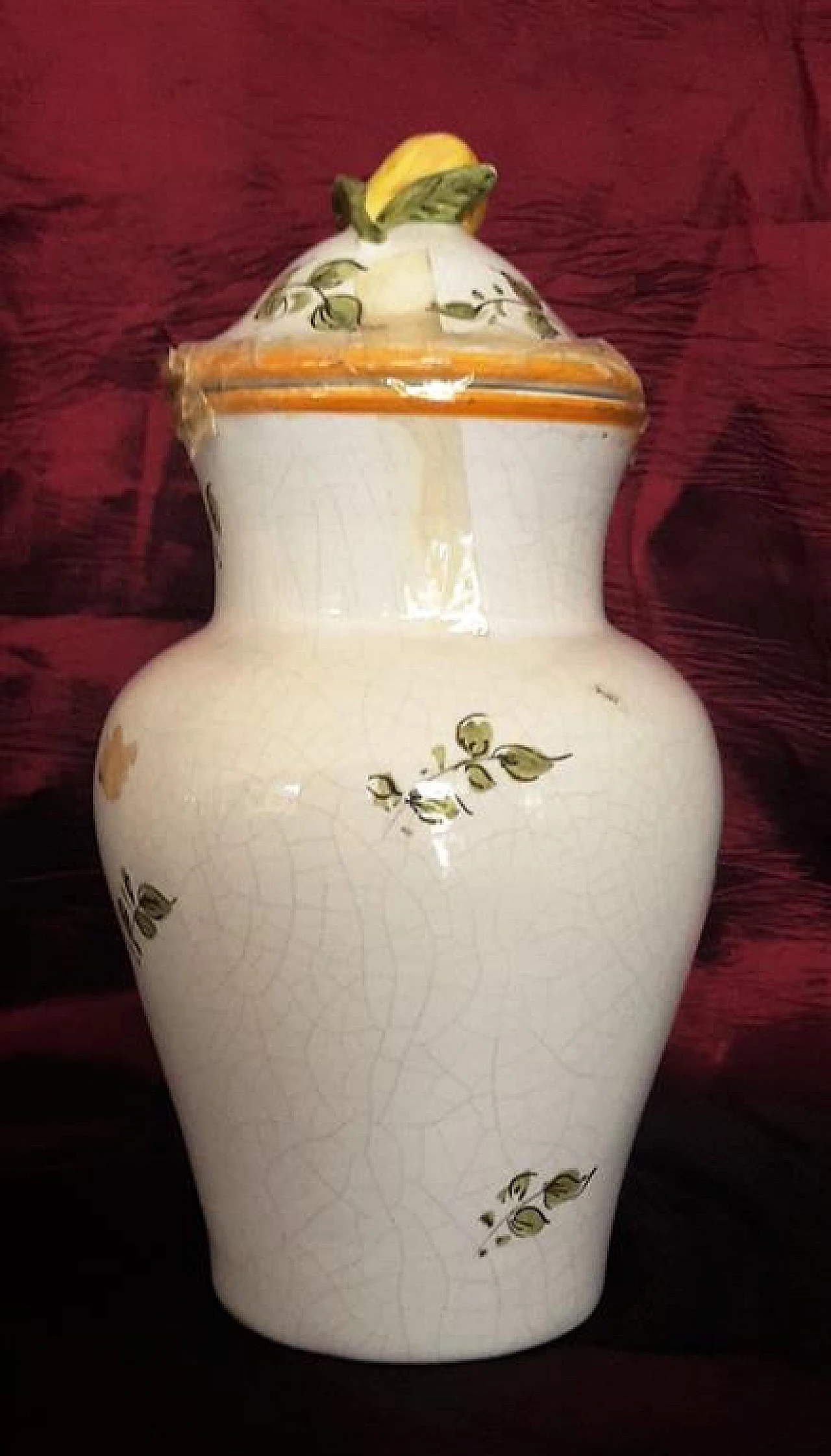 Pair of hand-painted Bassano ceramic vases with lid 3