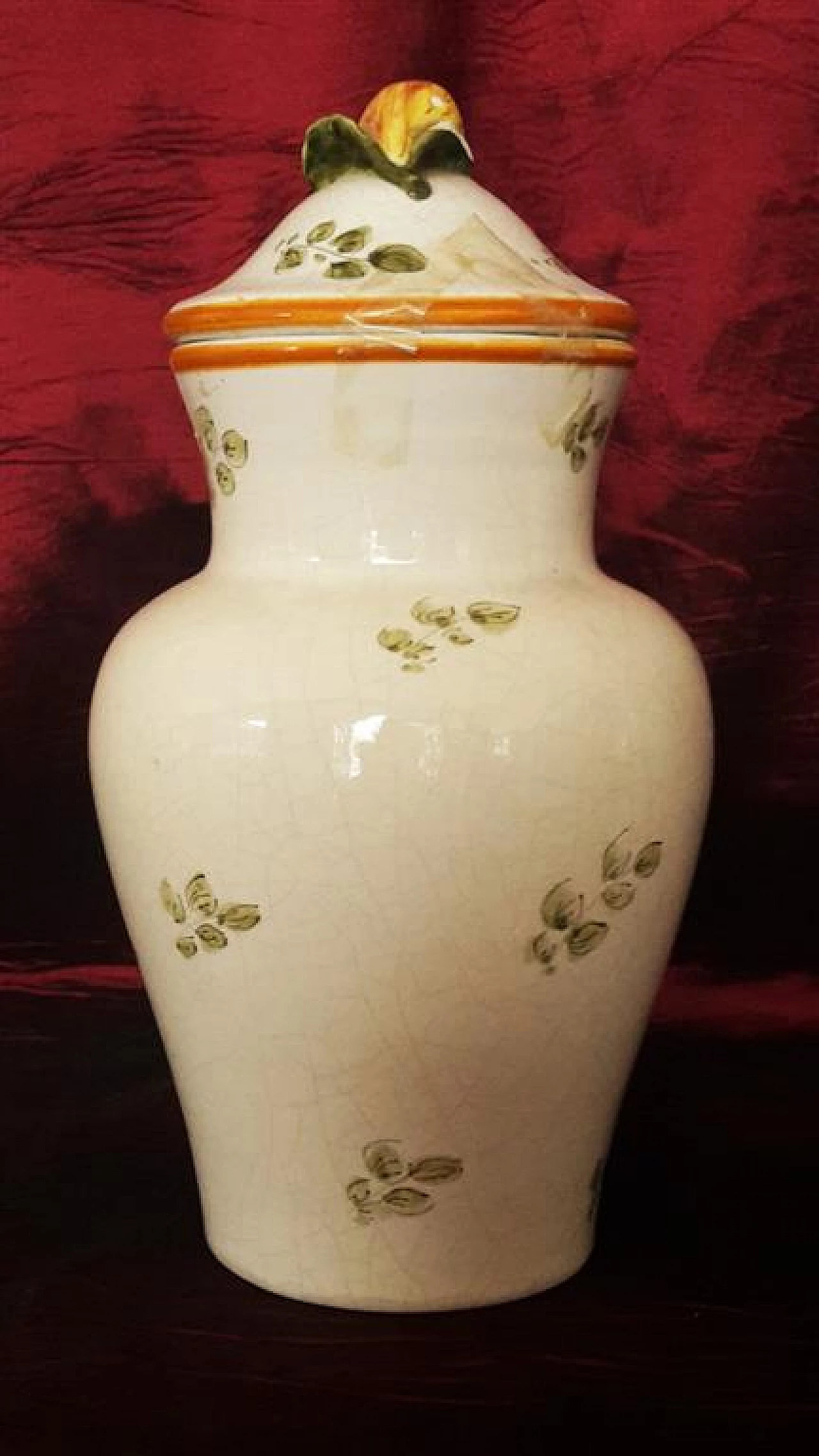 Pair of hand-painted Bassano ceramic vases with lid 4