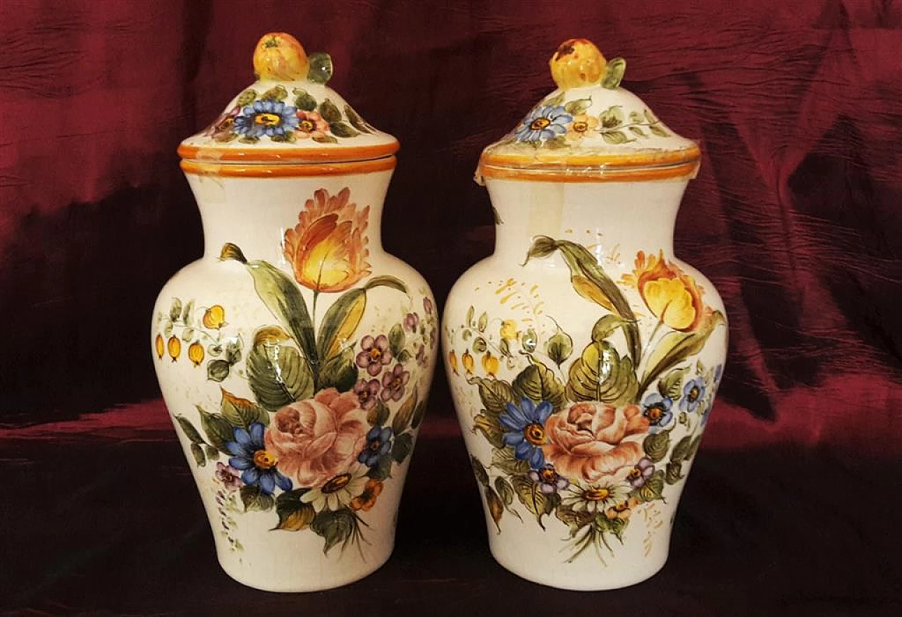 Pair of hand-painted Bassano ceramic vases with lid 5