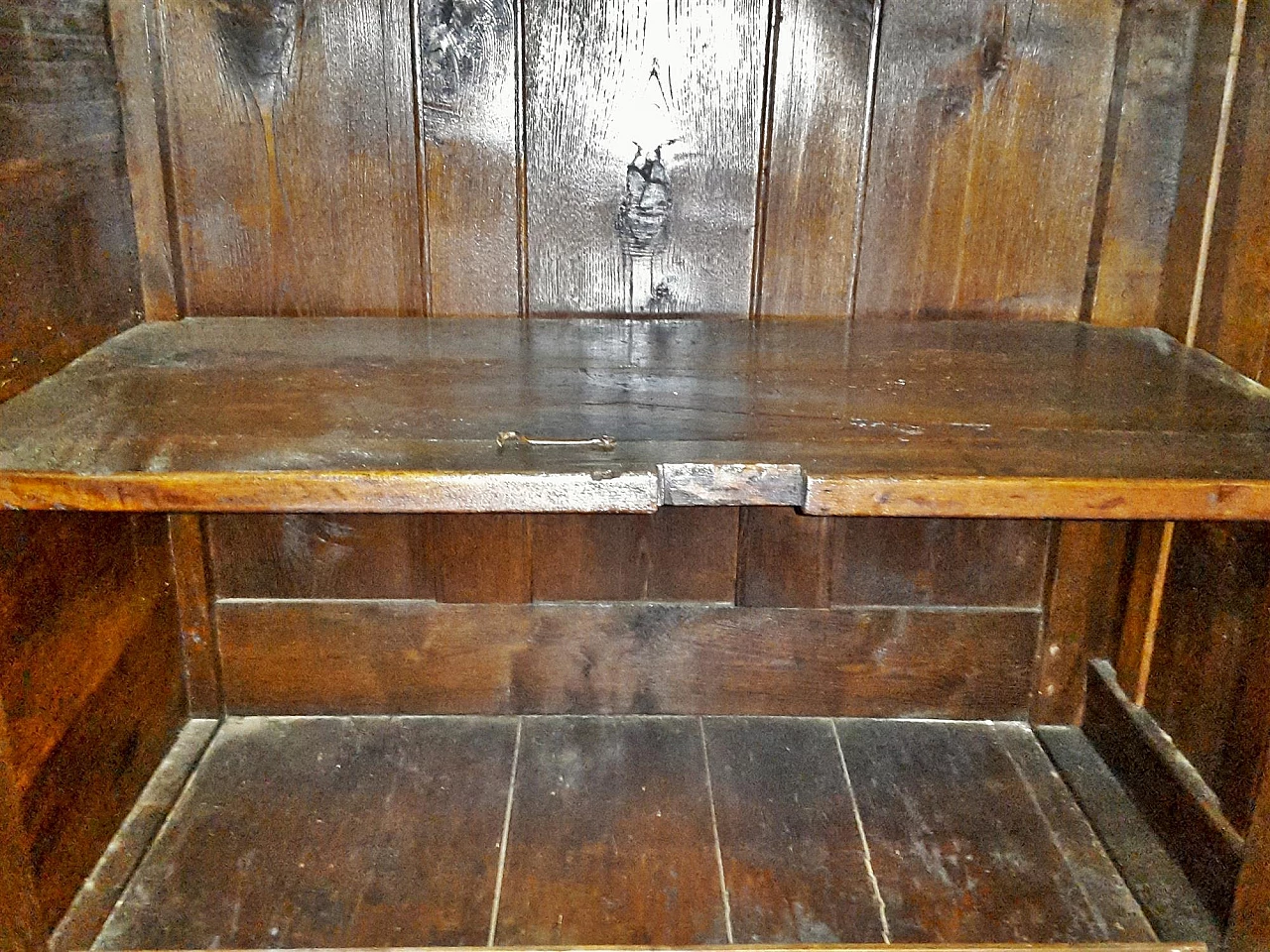 Walnut sideboard with four doors, mid-19th century 8