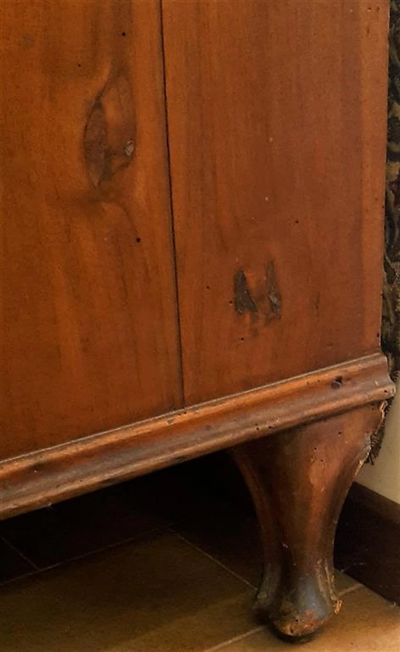 Venetian walnut dresser, 19th century 4