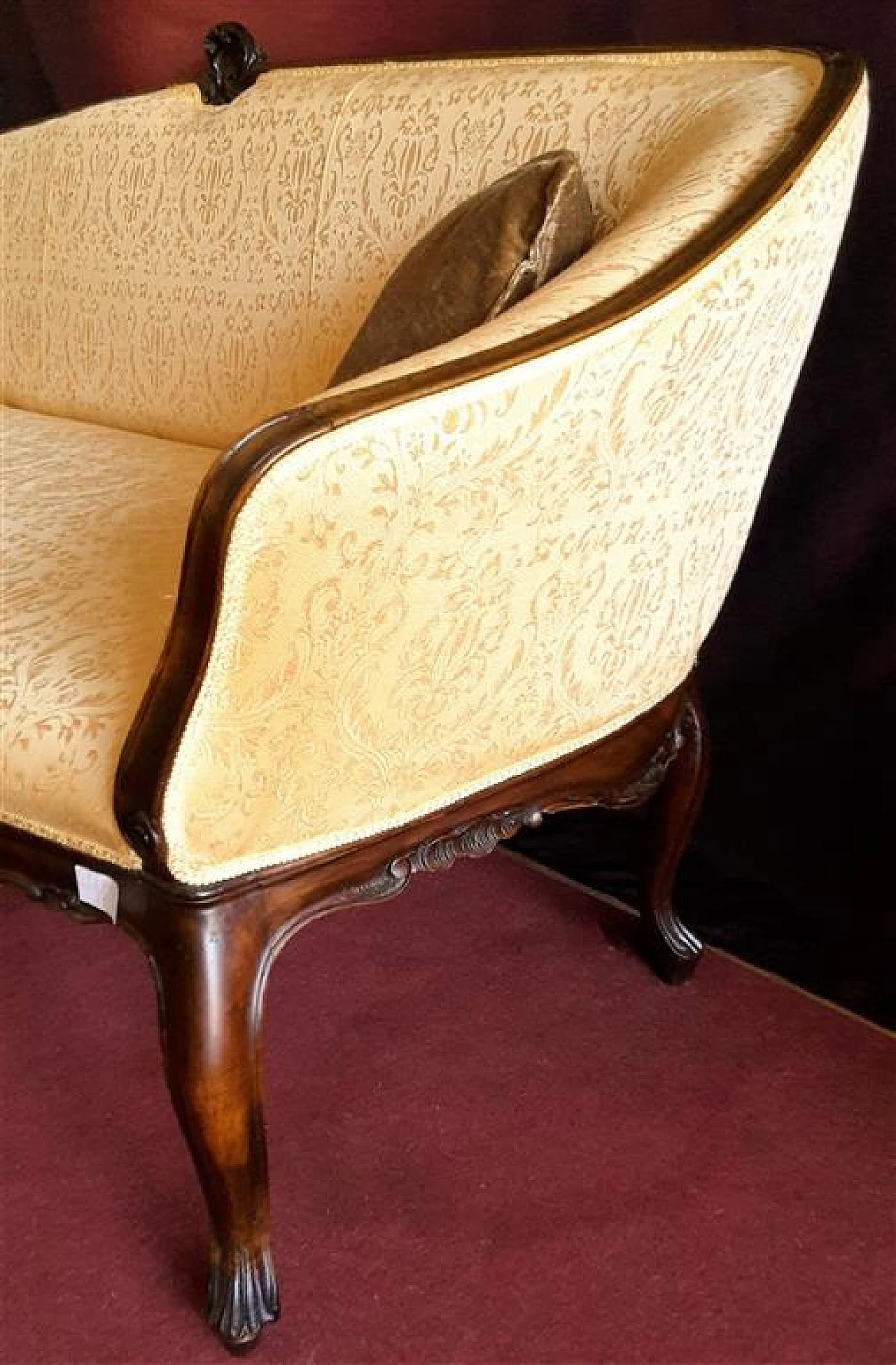 Venetian walnut and fabric sofa, late 19th century 2