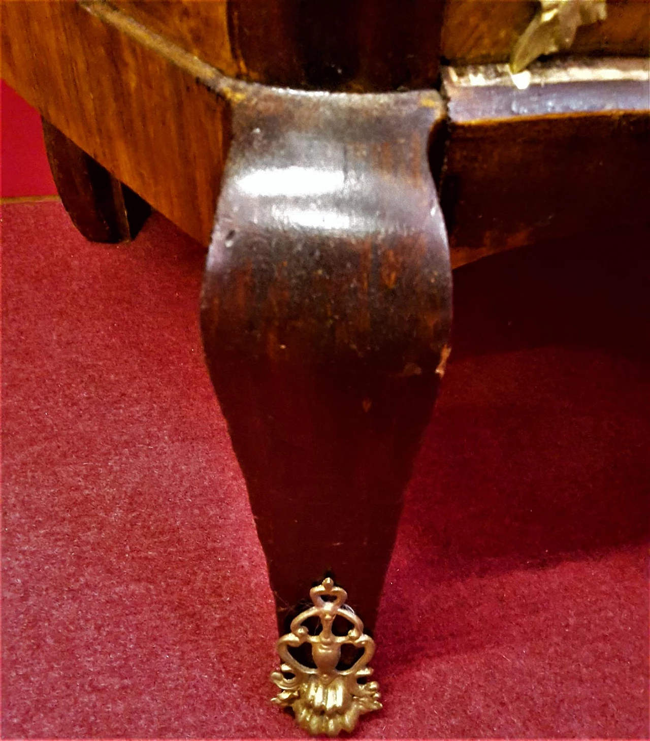 Pair of Napoleon III rosewood display cabinets, late 19th century 6