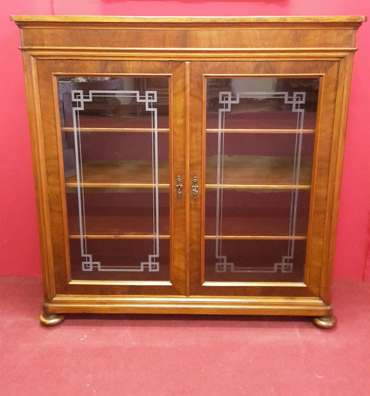 Venetian walnut and decorated glass display cabinet, 19th century 1