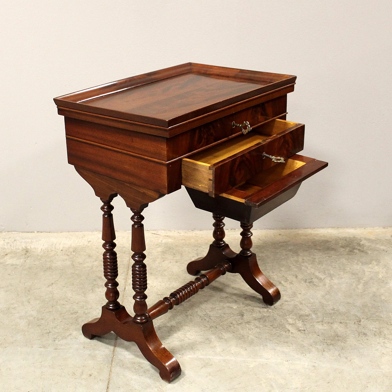 Mahogany and mahogany feather side table, second half of 19th century 4