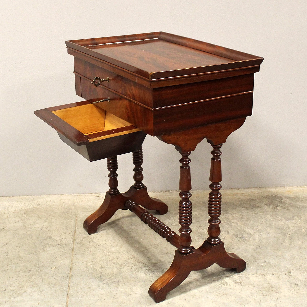 Mahogany and mahogany feather side table, second half of 19th century 9