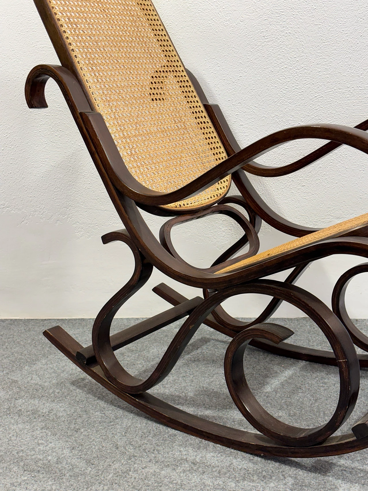 Sedia a dondolo nello stile di Thonet, anni '80 3