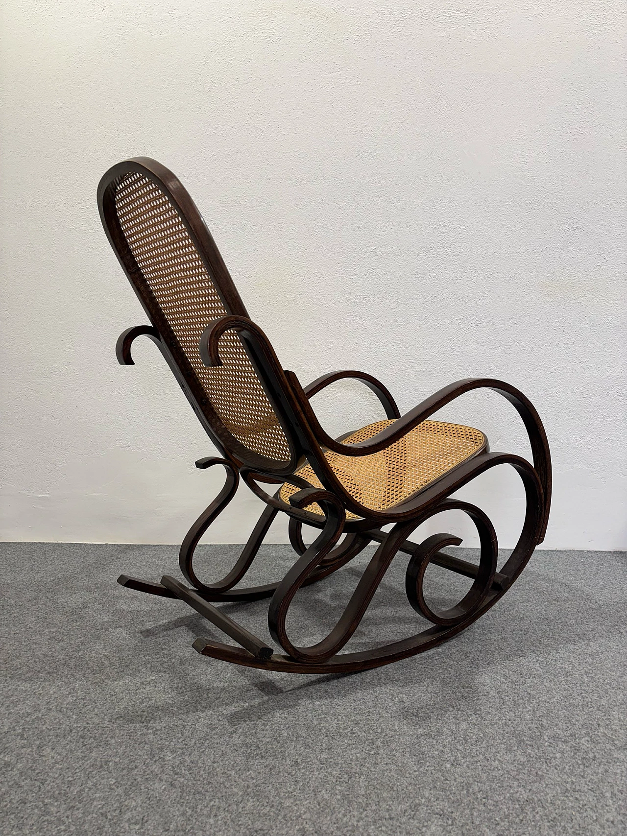 Sedia a dondolo nello stile di Thonet, anni '80 4