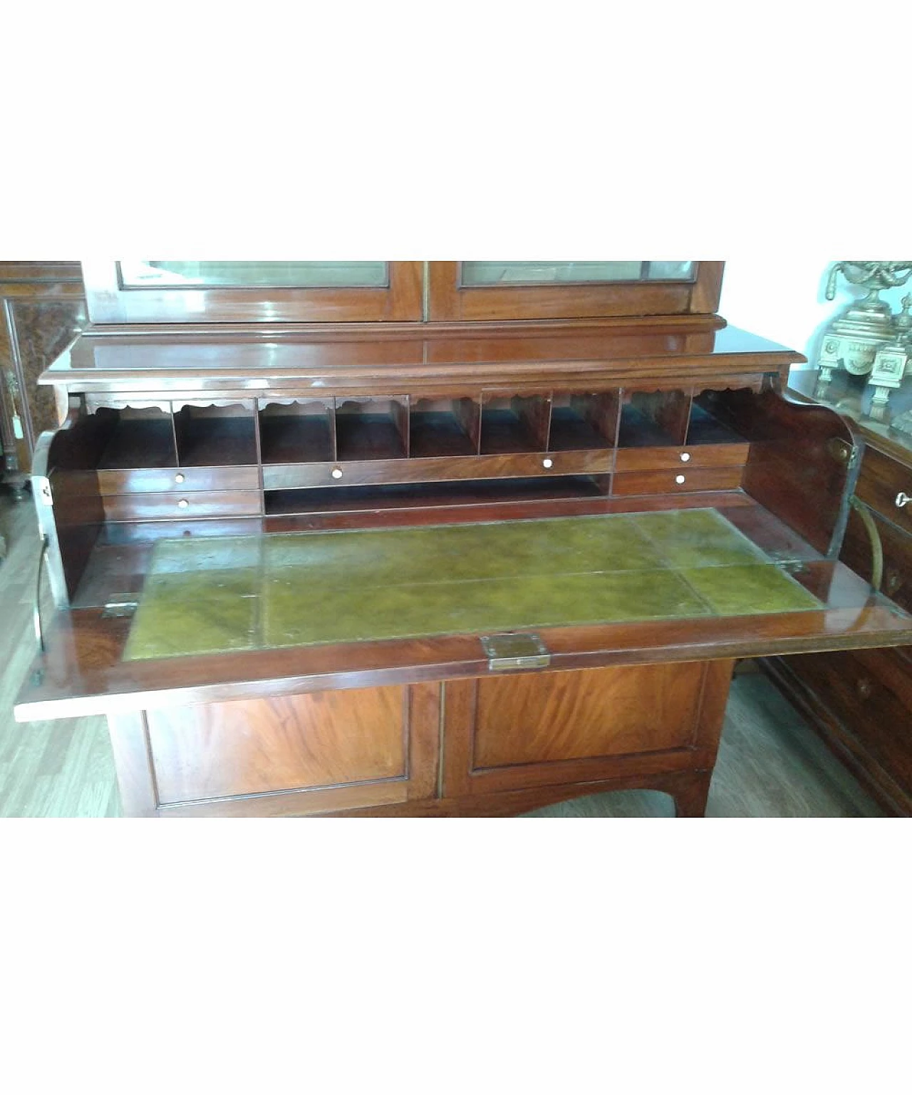 Mahogany bookcase with two glass doors, early 19th century 3