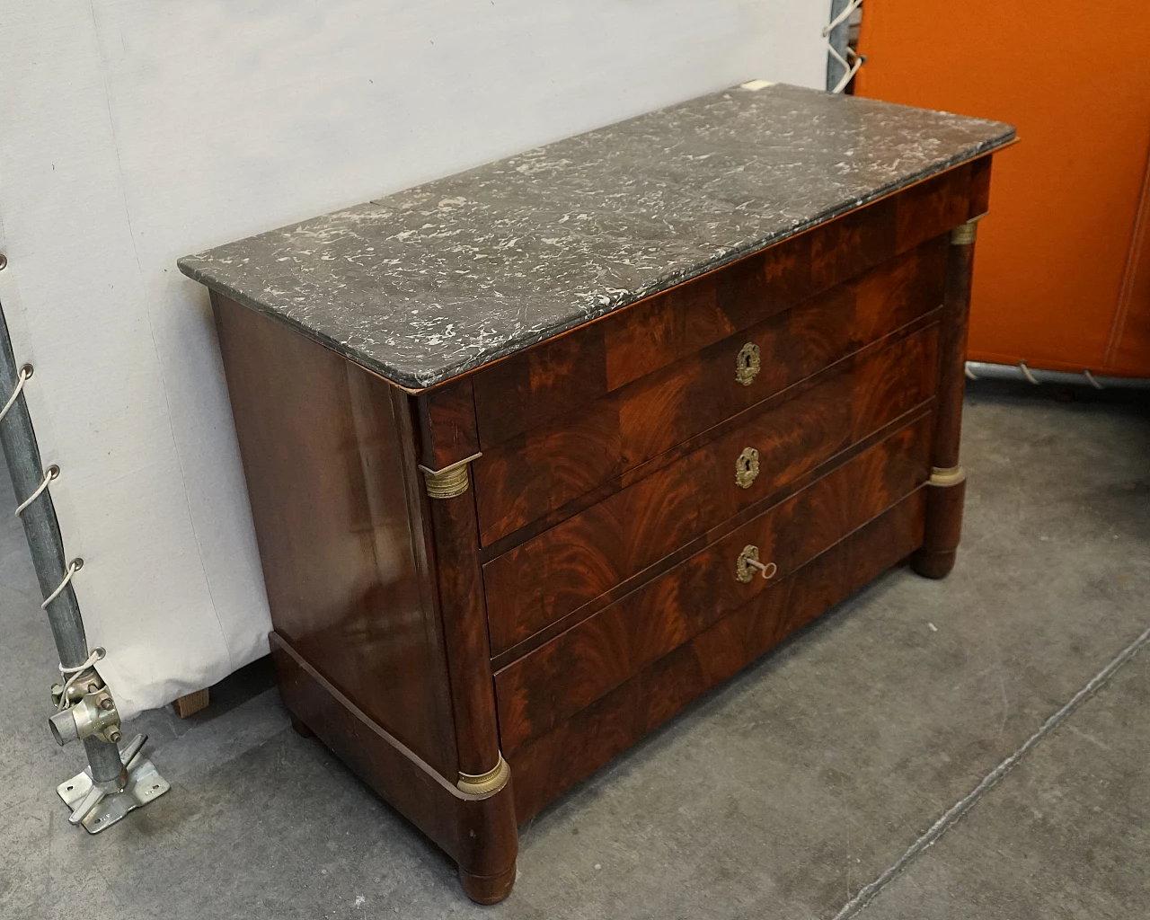 Empire chest of drawers in mahogany veneer, early 19th century 2