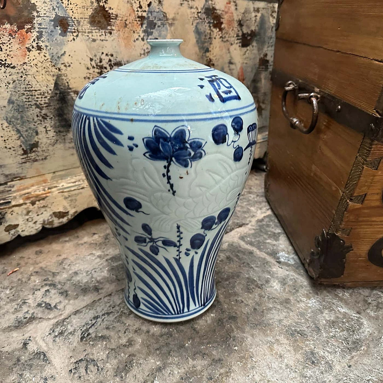 Chinese vase in white and blue ceramic, 1970s 5