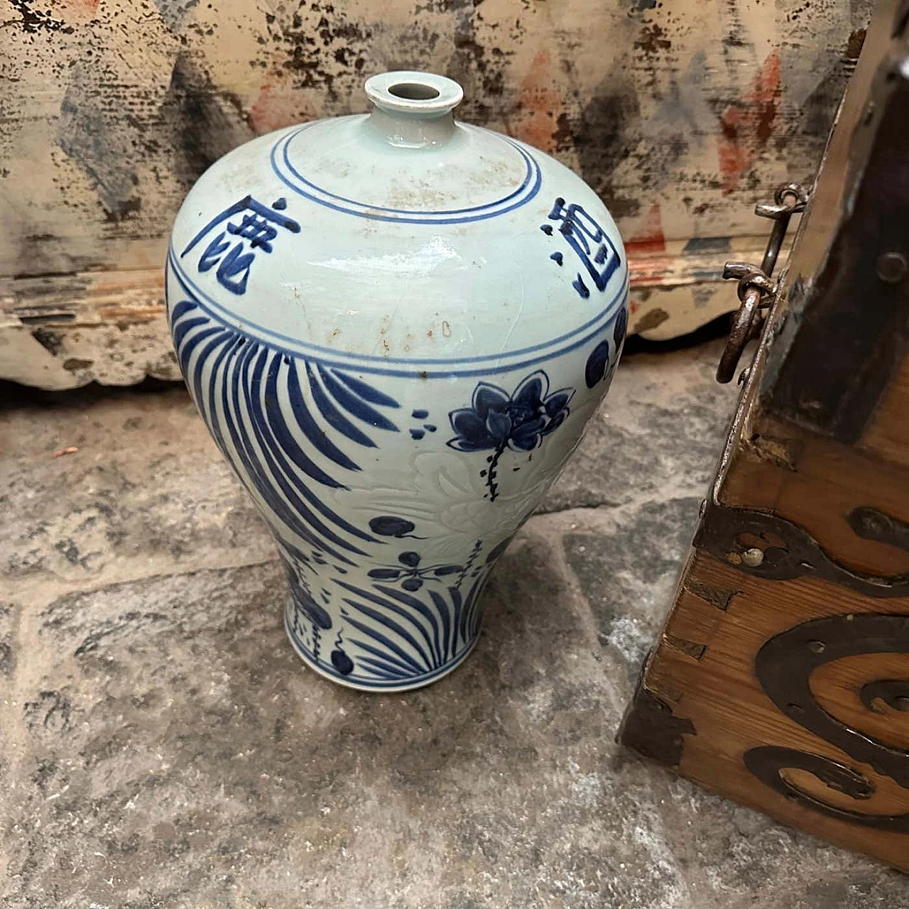 Chinese vase in white and blue ceramic, 1970s 7