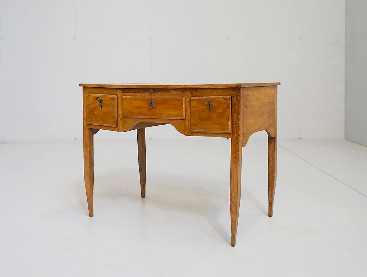 Solid walnut desk with three drawers and spiked legs, 18th century 3