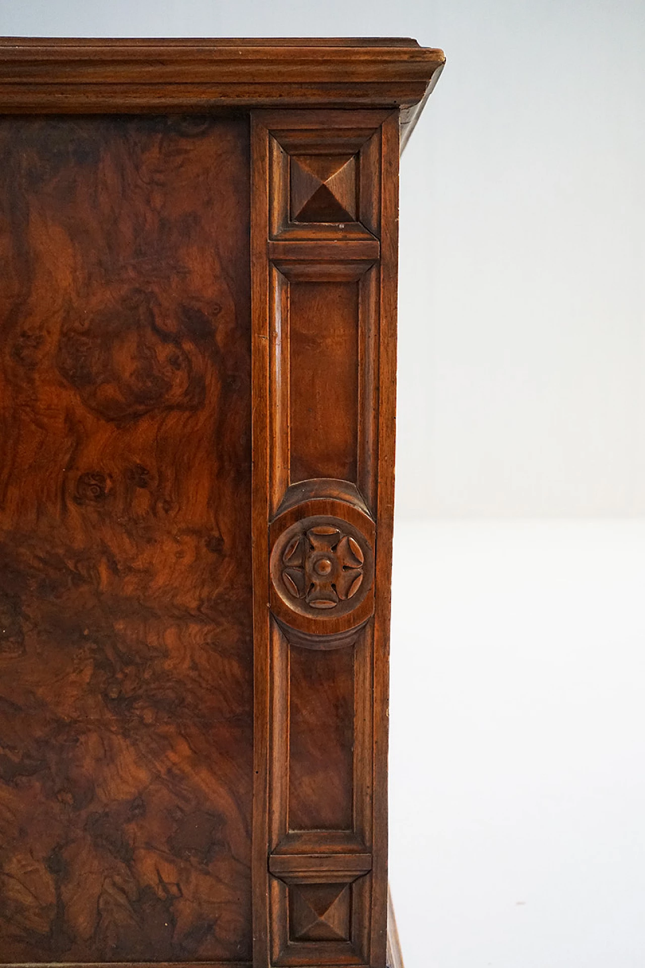 Walnut and briarwood desk with seven drawers, late 19th century 7