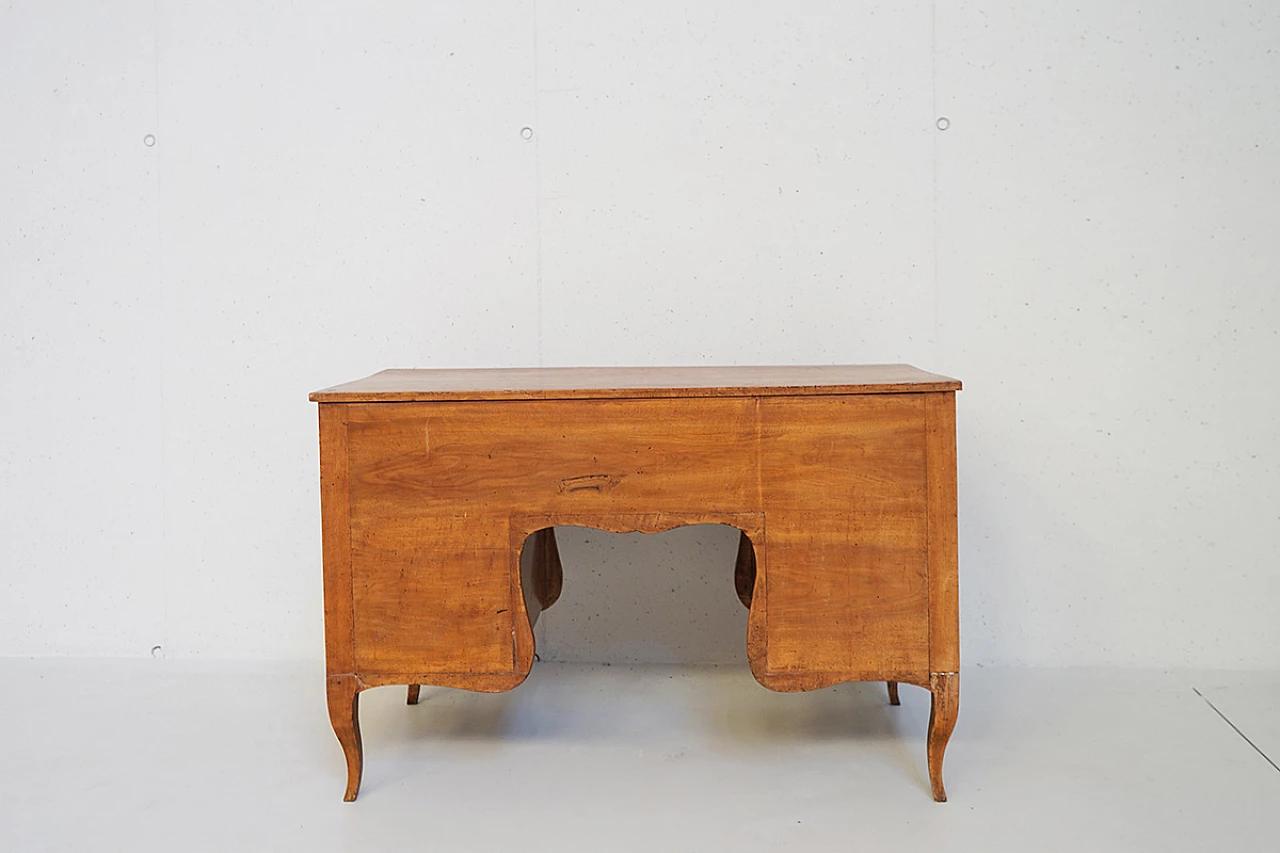 Solid walnut writing desk, 18th century 3