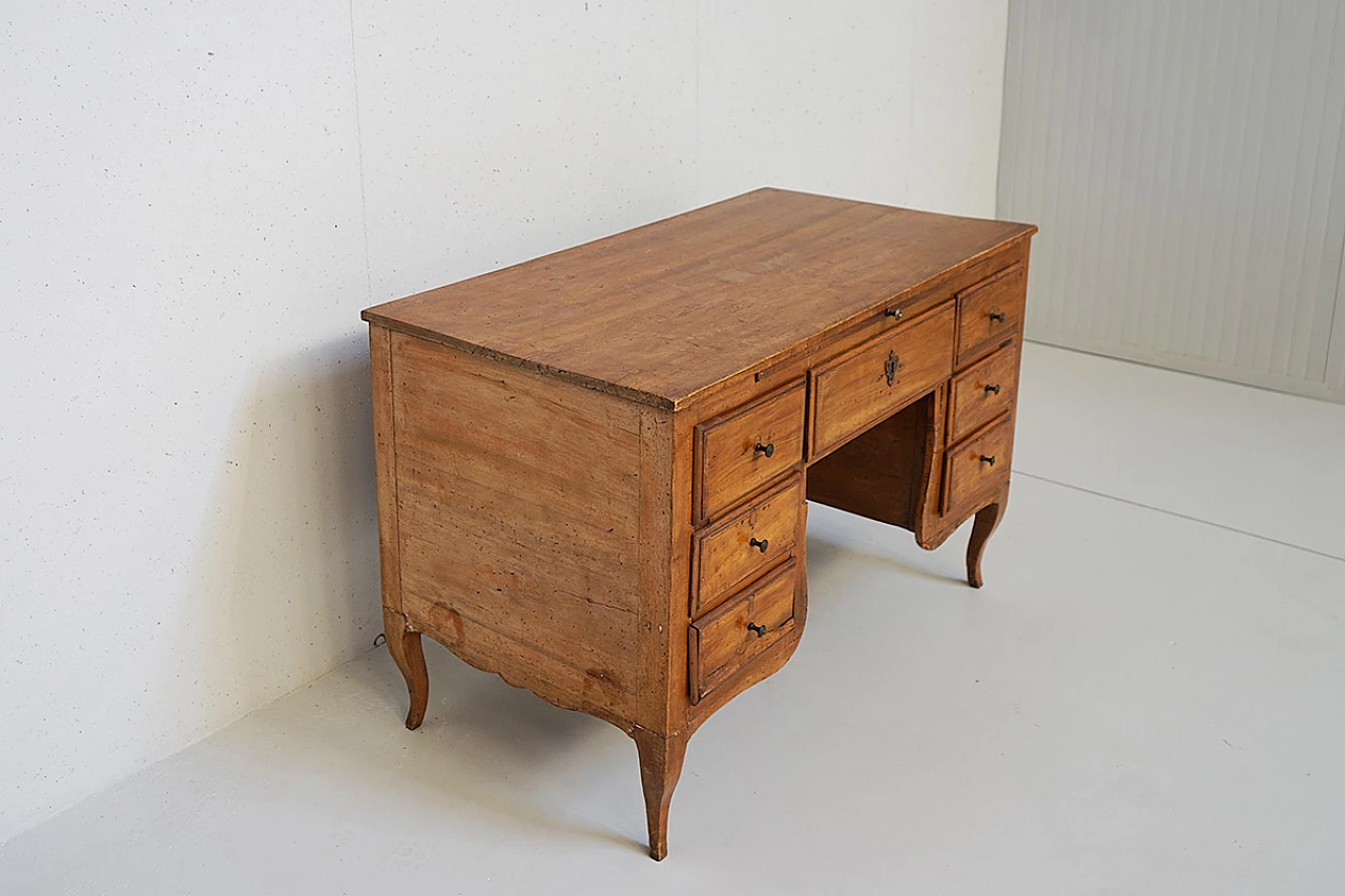 Solid walnut writing desk, 18th century 4