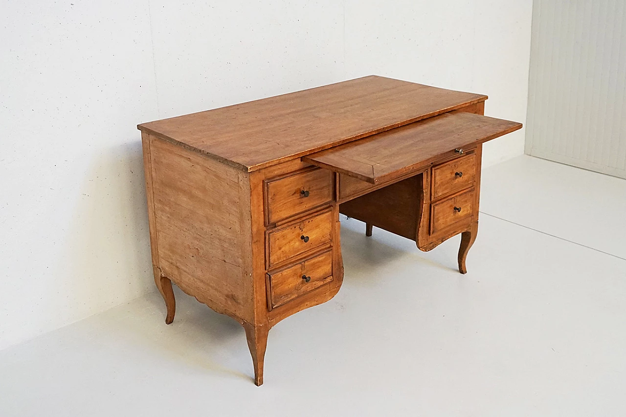 Solid walnut writing desk, 18th century 6