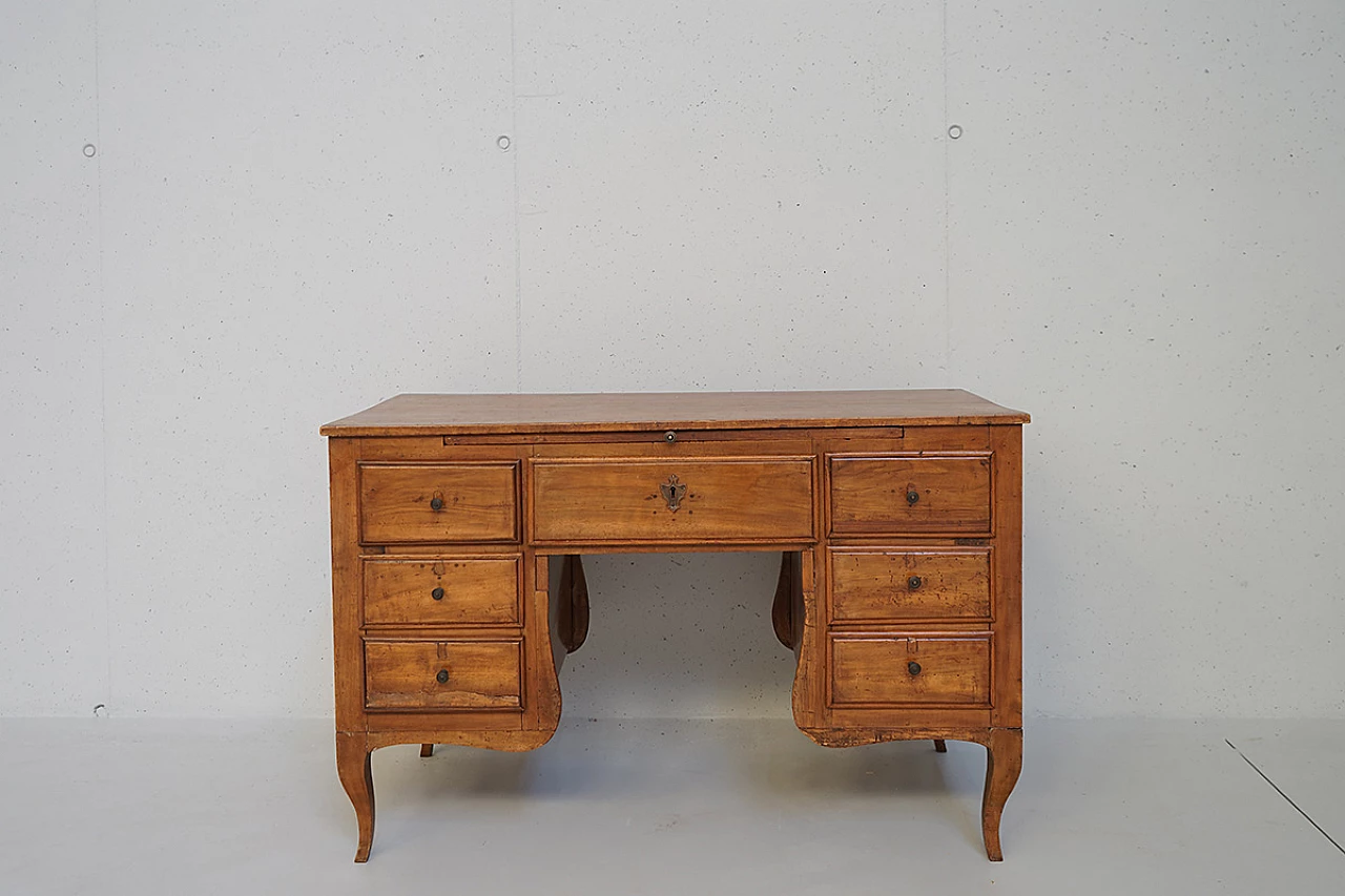 Solid walnut writing desk, 18th century 8