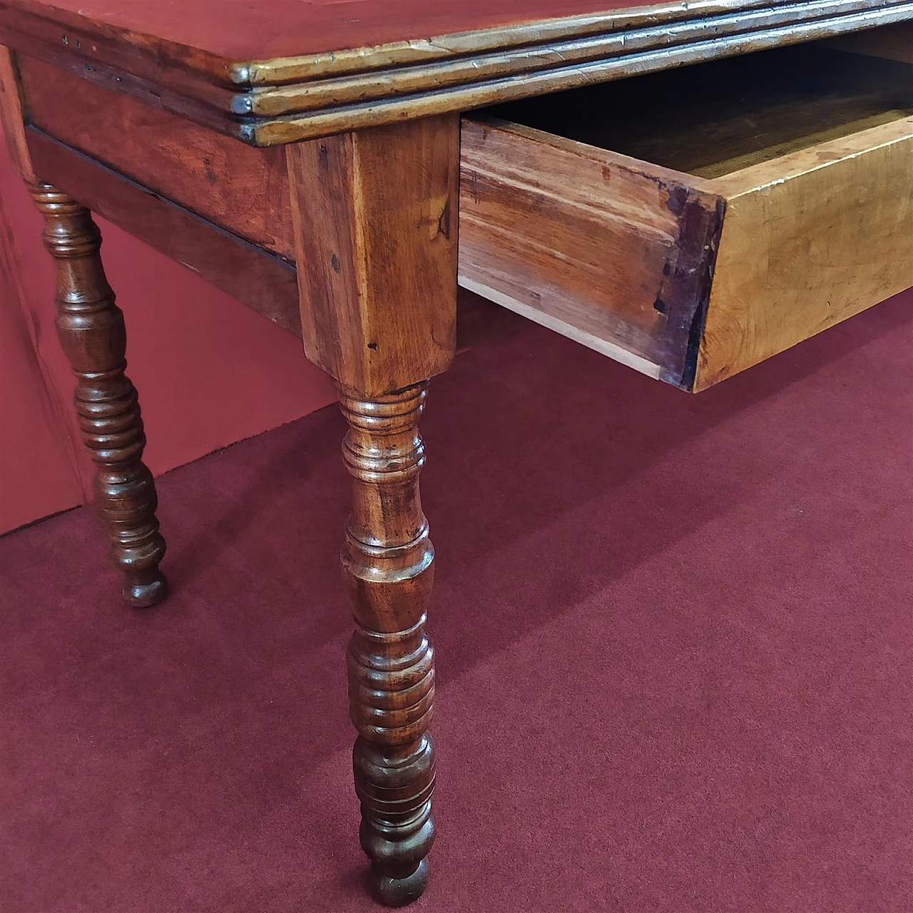 Walnut desk with drawers, first half of the 19th century 3