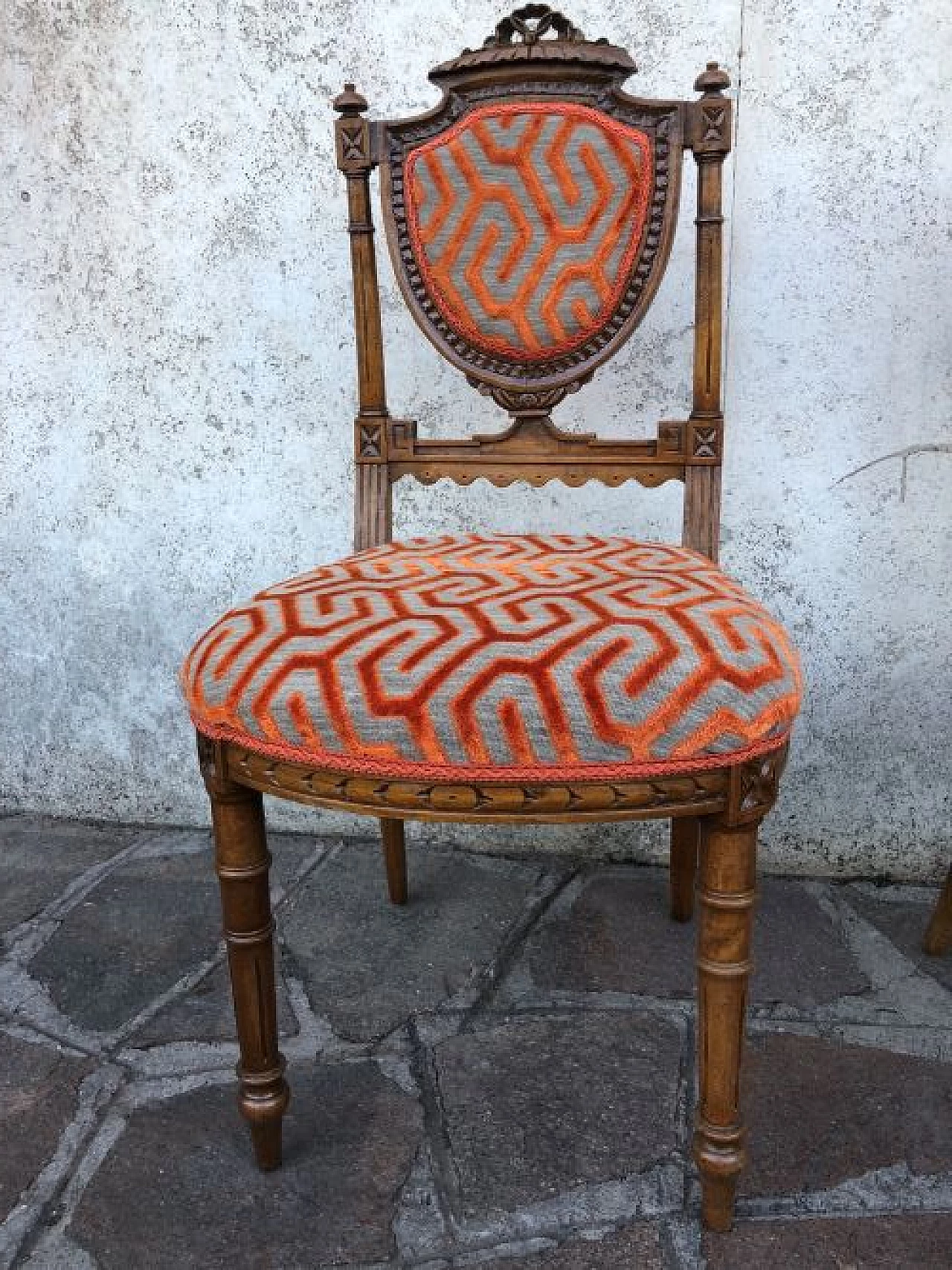 Pair of walnut chairs with velvet seat, late 19th century 3