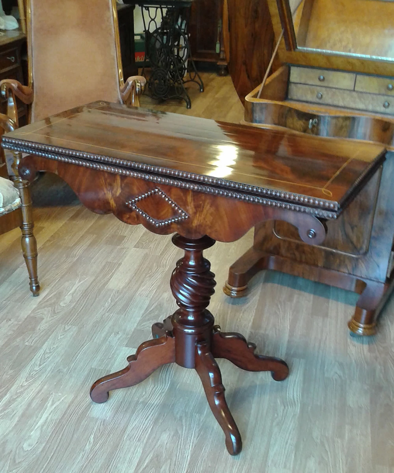 Mahogany game table with maple thread, 19th century 2