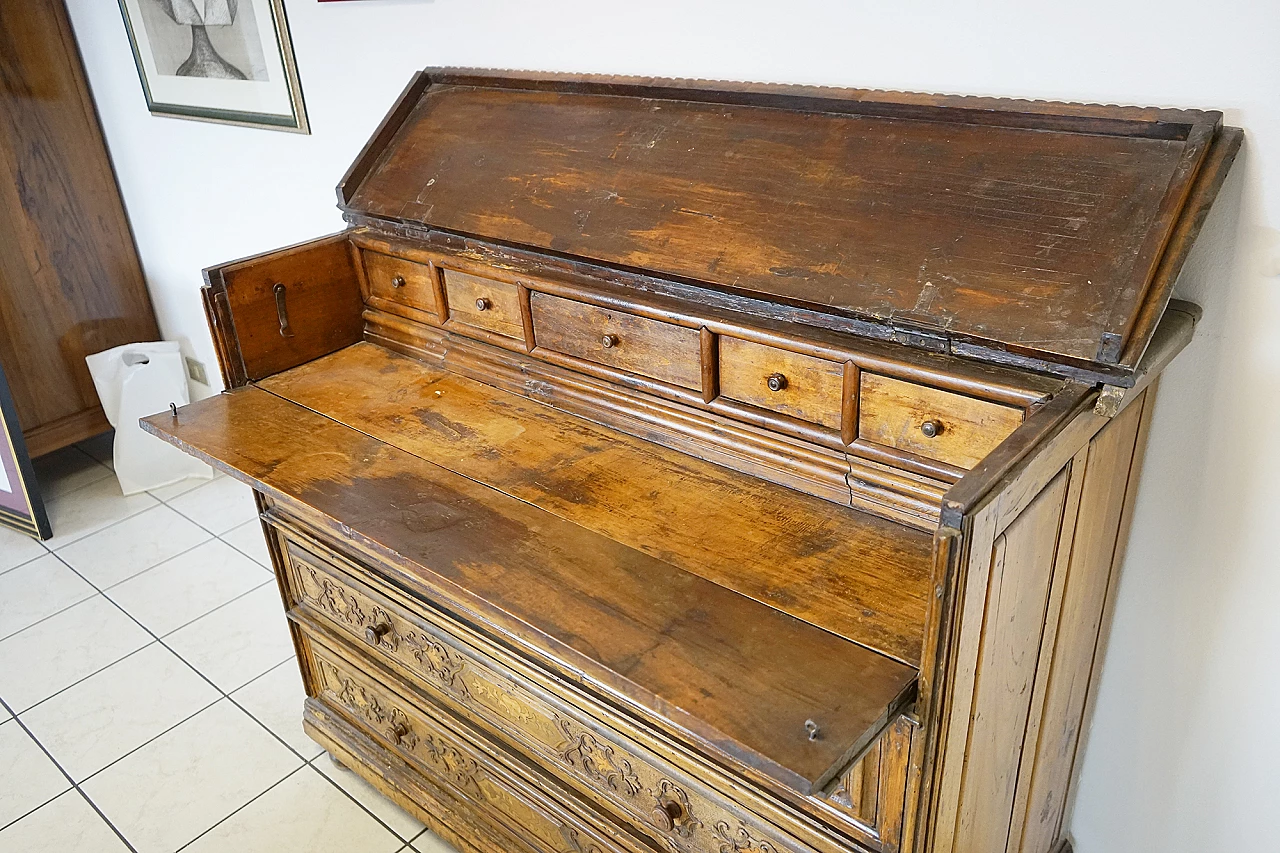 Walnut chest of drawers with flap door, 16th century 7