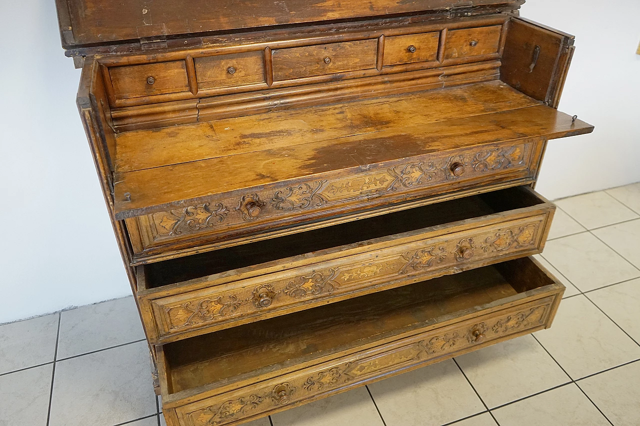 Walnut chest of drawers with flap door, 16th century 8