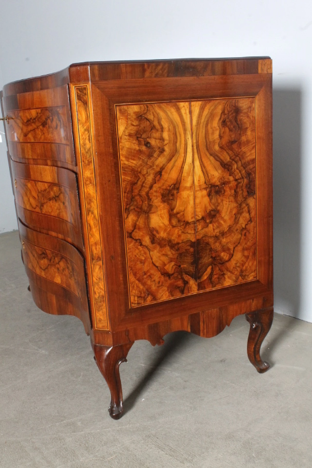 Louis XV chest of drawers in walnut, olive, maple and ebony, 1750 8