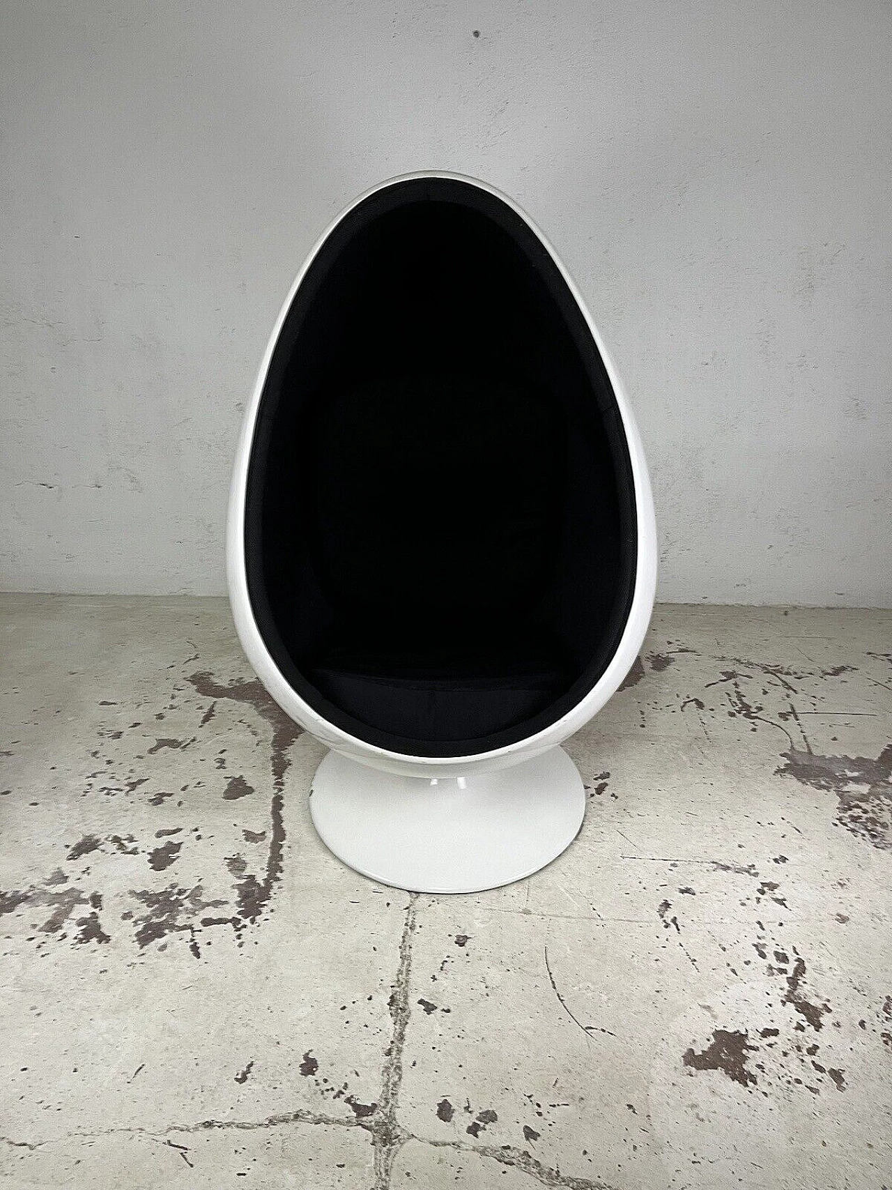 Fiberglass and fabric swivel egg armchair, 1960s 8