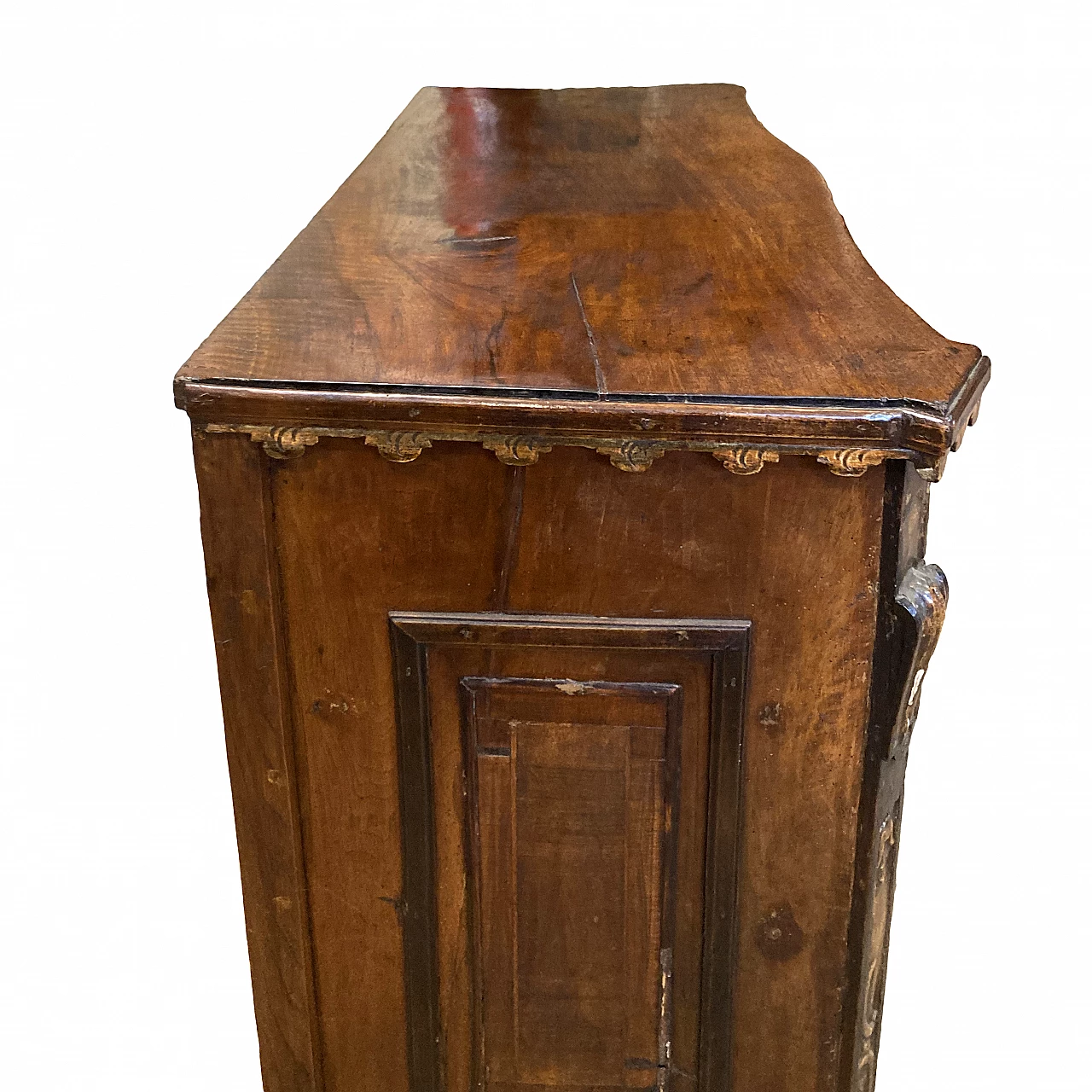 Walnut chest of drawers with maple thread, 18th century 6