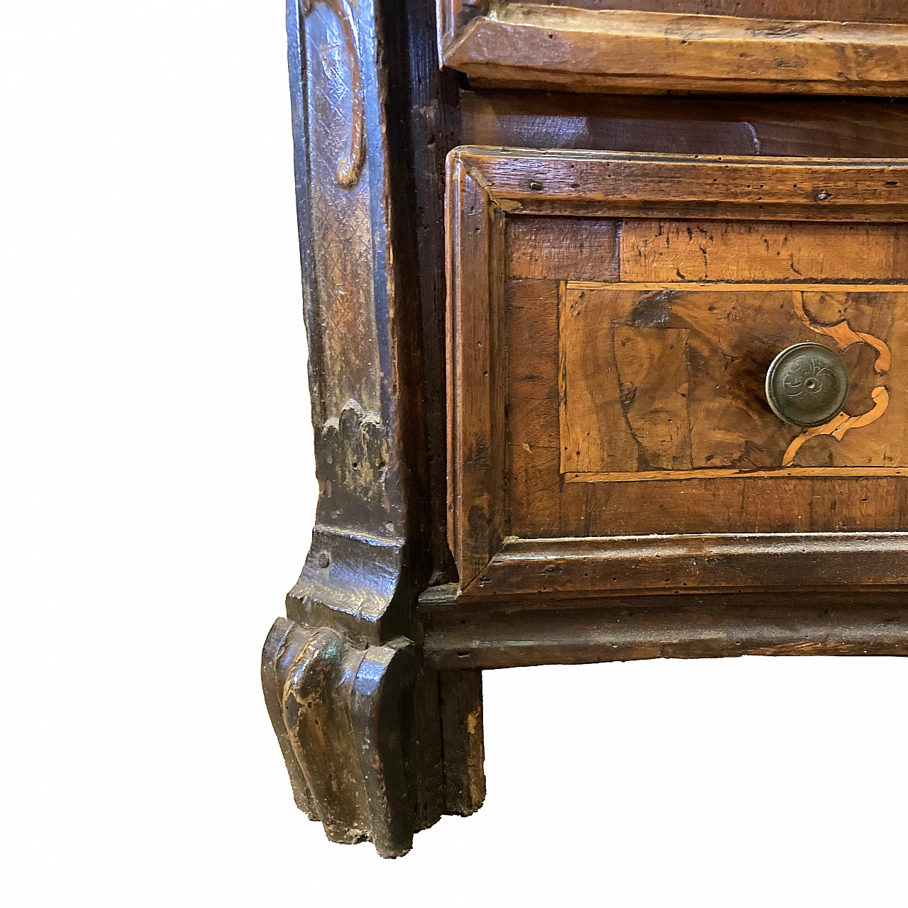 Walnut chest of drawers with maple thread, 18th century 9