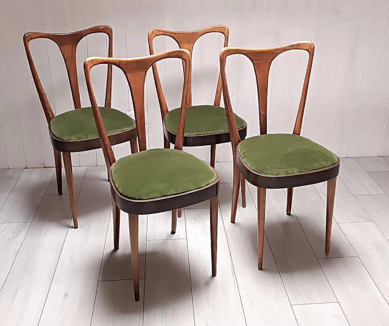 4 Sedie in legno e velluto verde attribuibili a Ulrich, anni '40 3
