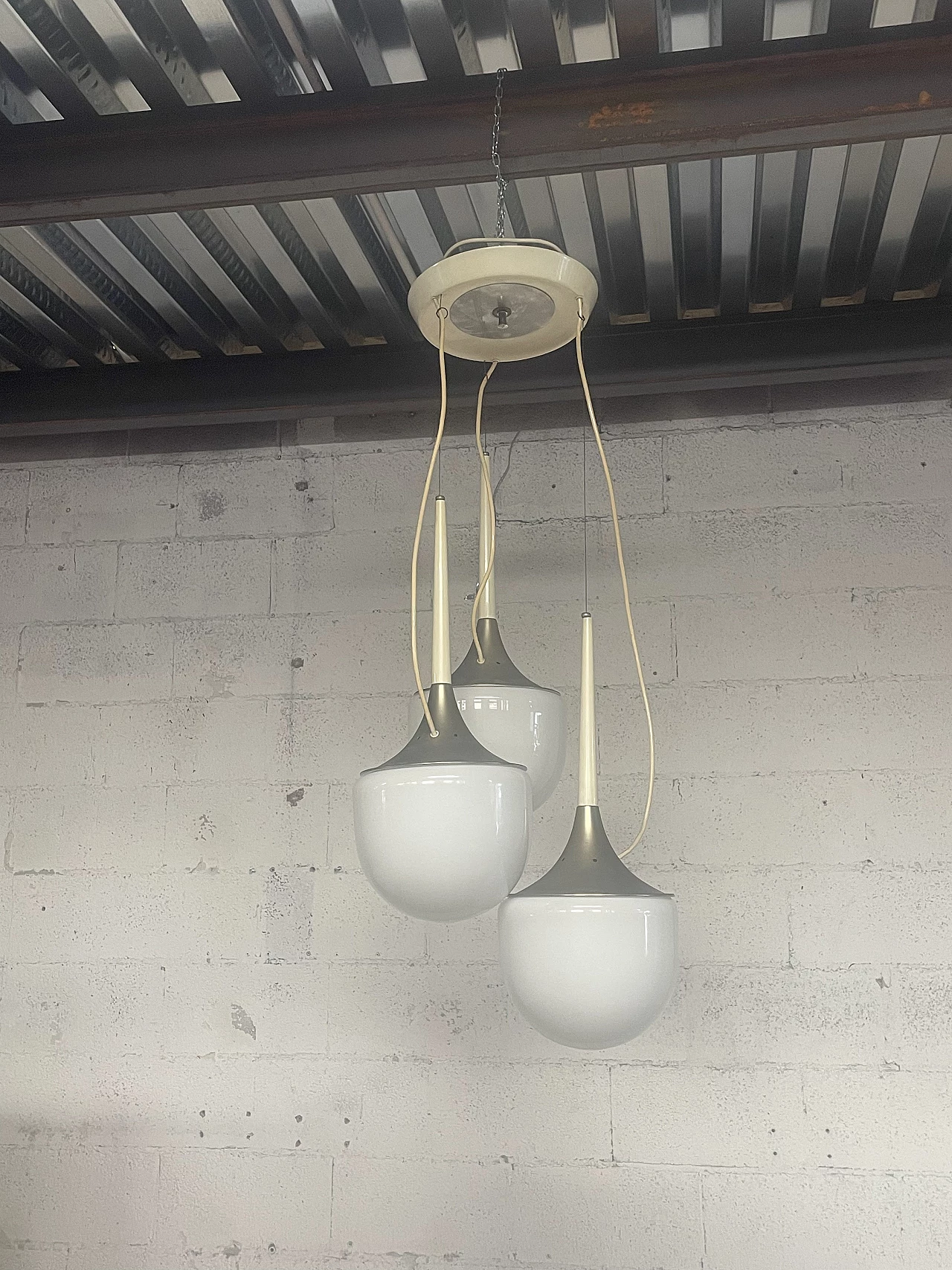 Lampadario a tre luci in metallo e plastica di Esperia, anni '70 1