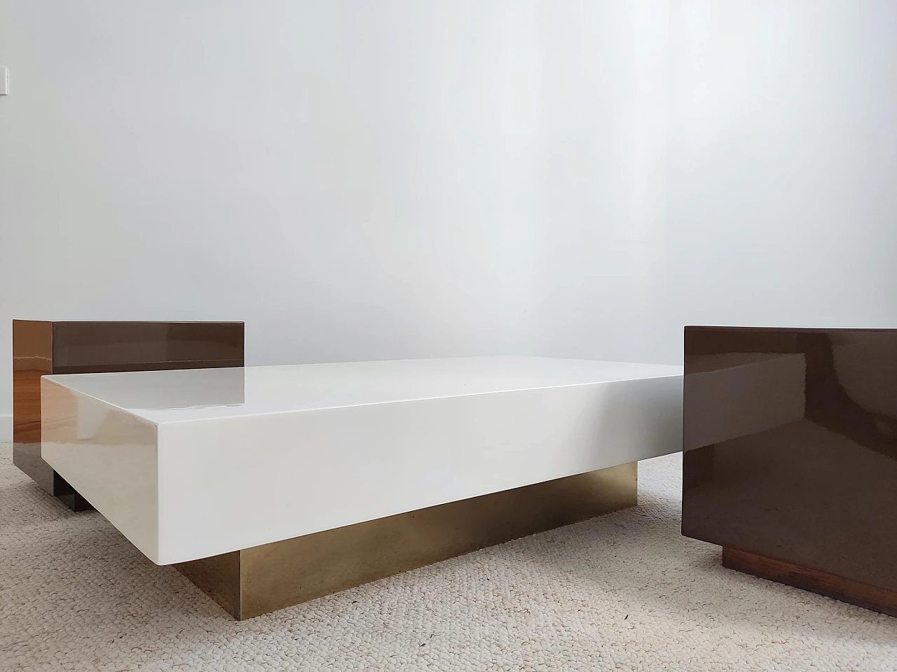 Lacquered wooden coffee table and pair of stools, 1970s 3