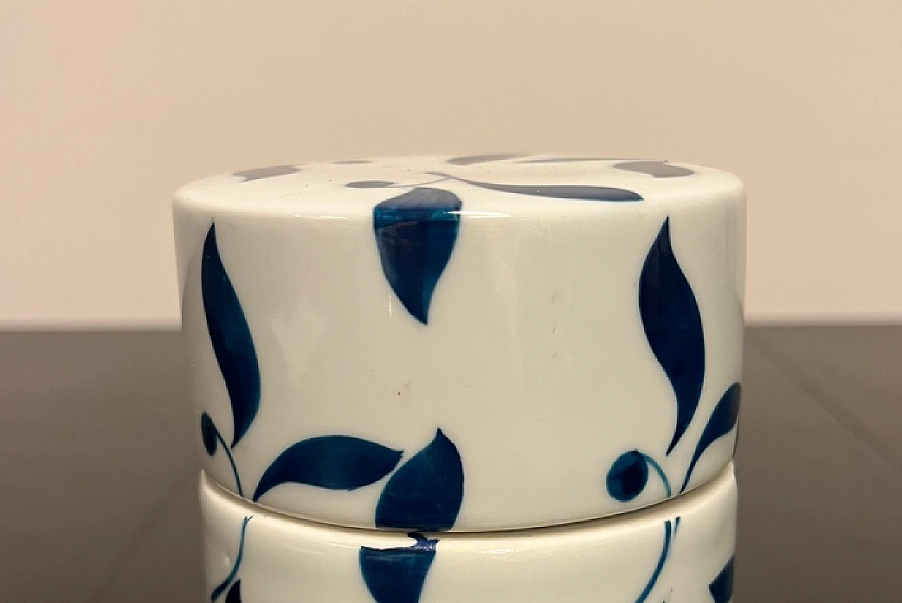 White porcelain jar with blue decoration 2