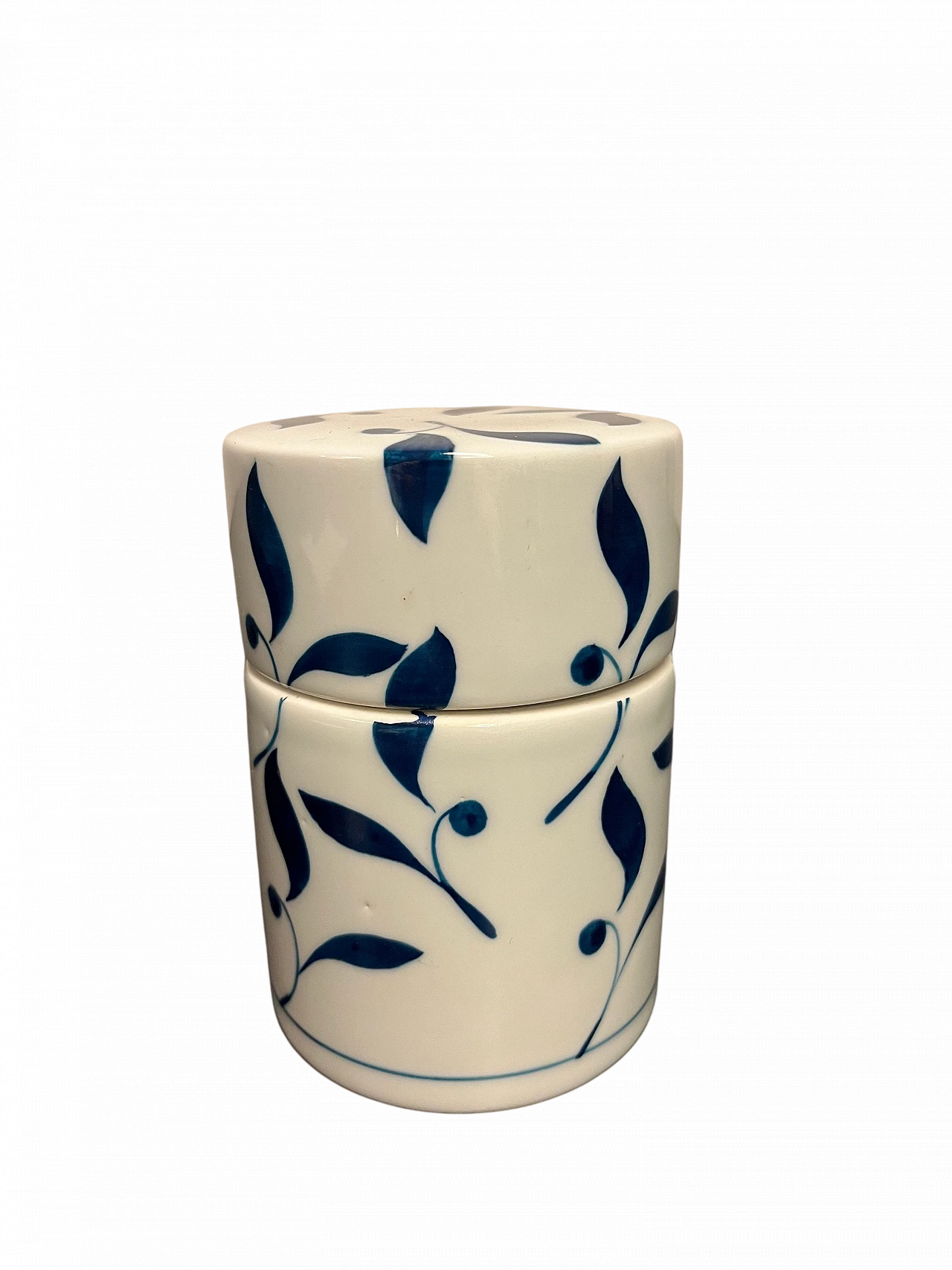 White porcelain jar with blue decoration 4