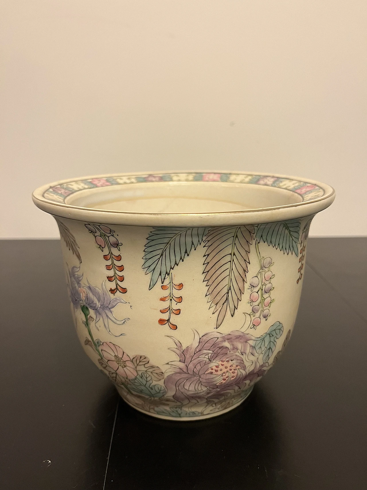 Vase with multicolored floral decoration 1